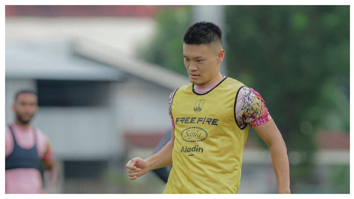 SESI LATIHAN - Potret Sho Yamamoto saat sesi latihan bersama Persis Solo pada Selasa (8/4). Terbaru Sho Yamamoto termasuk pemain Persis Solo yang dapat membahayaka pertahanan Malut United.