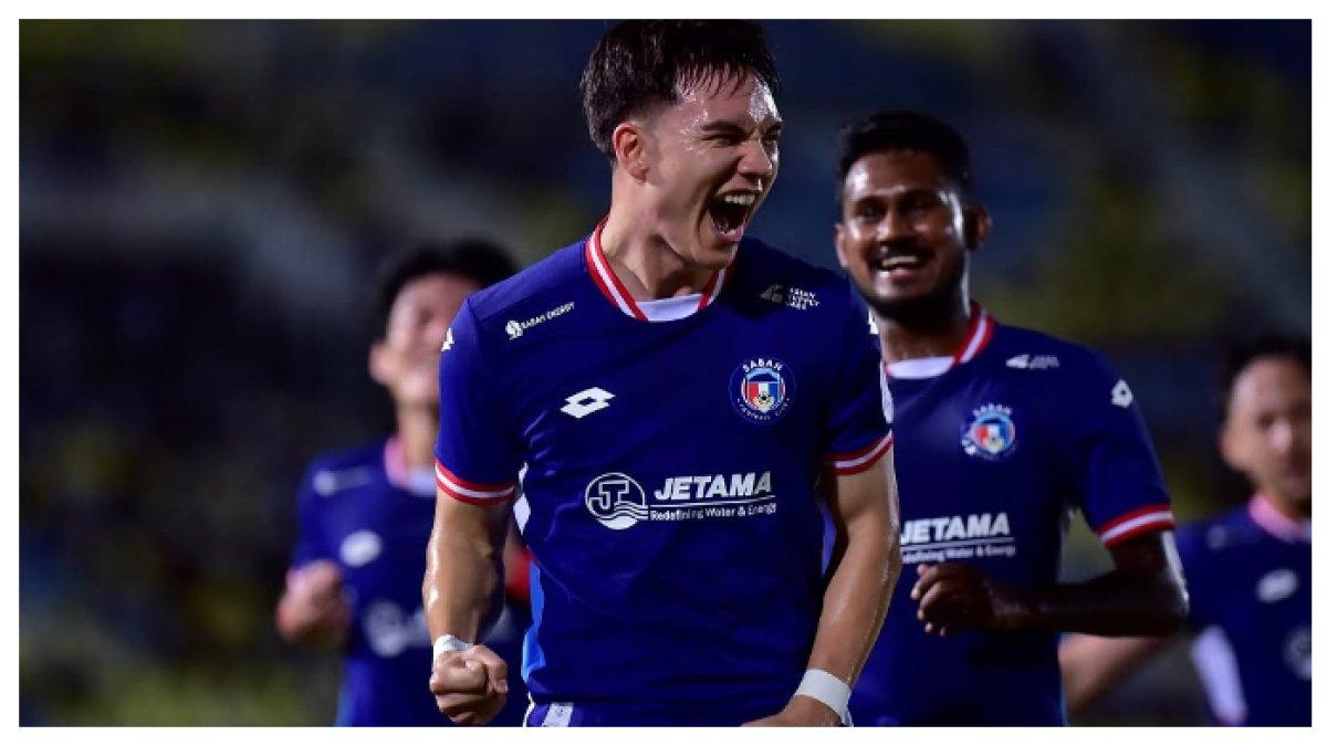 AKSI LAGA - Potret Stuart Wilkin saat tampil bersama Sabah FC pada Minggu (9/3). Terbaru Stuart Wilkin masuk dalam daftar pemain yang diminati Persis Solo untuk musim depan.