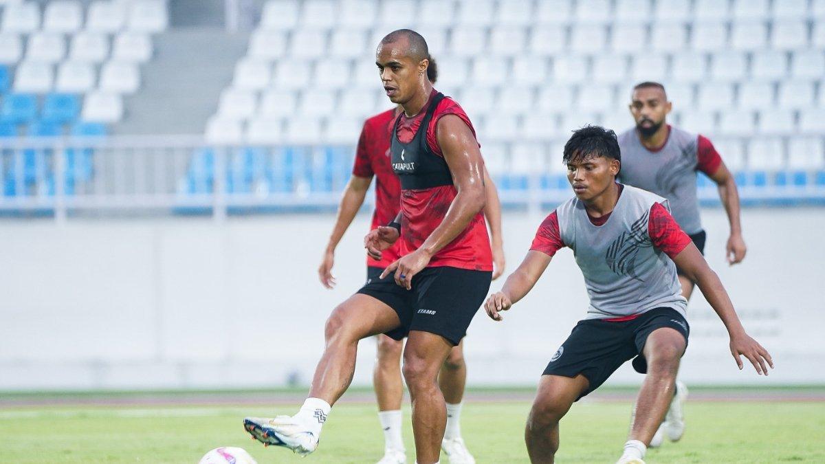 AREMA FC - Potret Wiliam Marcilio saat ikut sesi latihan Arema FC di stadion Kanjuruhan.