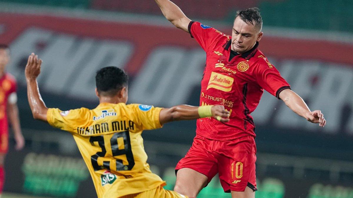 PERSIJA JAKARTA VS SEMEN PADANG - Potret laga Persija Jakarta vs Semen Padang dalam lanjutan pekan ke-30 Liga 1 2024/2025 di Stadion Pakansari, Bogor, Jawa Barat pada Minggu, 27 April 2025.