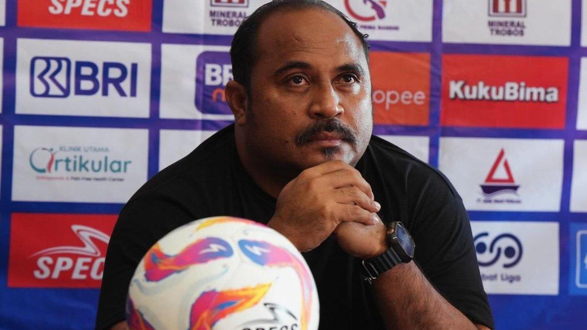 Potret pelatih Imran Nahumarury Malut United