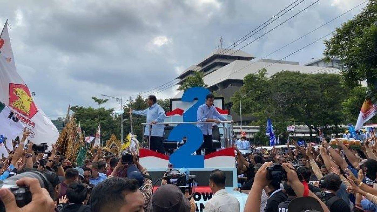 Prabowo-Gibran menggelar kirab kebangsaan dalam kampanye akbar di Semarang, Jawa Tengah, Minggu (28/1/2024) sore.