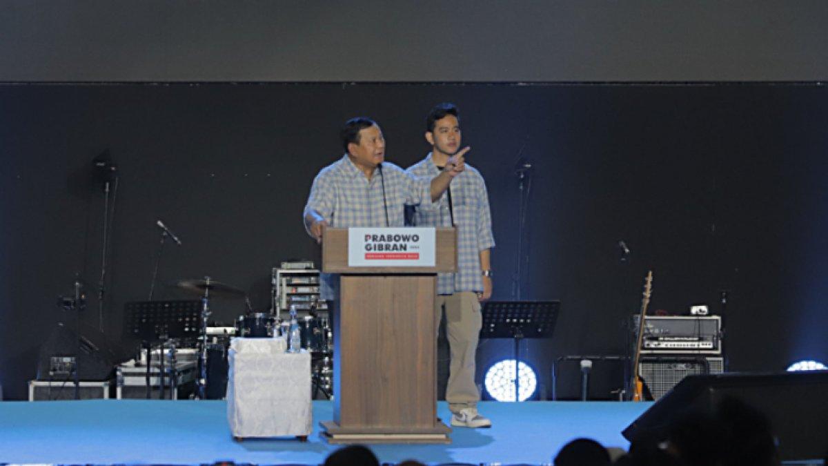 Pasangan Calon Presiden dan Wakil Presiden nomor urut 2 Prabowo Subianto dan Gibran Rakabuming Raka memberikan Pidato Mengawal Suara Rakyat di Istora Senayan, Jakarta Pusat, Rabu (14/2/2024)