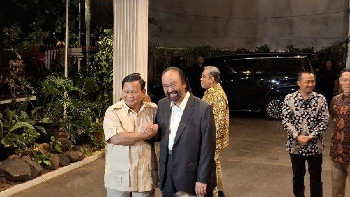 Presiden terpilih RI, Prabowo Subianto menerima kunjungan Ketua Umum Partai NasDem dan jajaran dalam rangka koalisi Pilkada Serentak 2024 dalam koalisi Indonesia maju (KIM) di rumah Prabowo di Jalan Kertanegara IV, Kebayoran, Jakarta, Kamis (15/8/2024) sore.