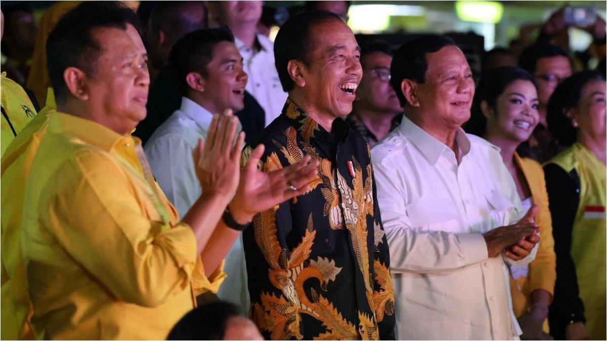 Momen kebersamaan Prabowo dan Jokowi saat menghadiri HUT Golkar ke-59, Senin (6/11/2023).