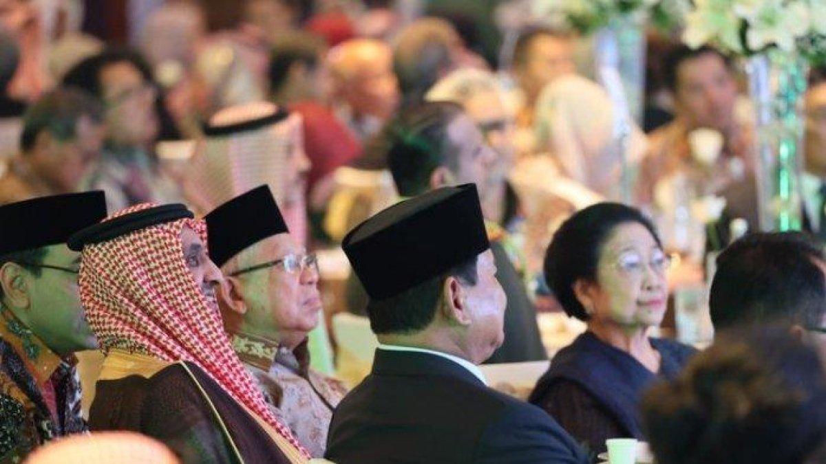 Menteri Pertahanan RI Prabowo Subianto menghadiri acara peringatan Hari Nasional ke-93 Arab Saudi di Jakarta, pada Senin (25/9/2023). Dalam acara itu, hadir pula Wakil Presiden RI Ma'ruf Amin, Presiden Republik Indonesia ke-5 Megawati Soekarnoputri, Menteri Koordinator Kemaritiman dan Investasi Luhut Binsar Pandjaitan, Menteri Agama RI Yaqut Cholil Qoumas, serta sejumlah menteri Kabinet Indonesia Maju lainnya. /Foto: Dok. Tim Media Prabowo Subianto