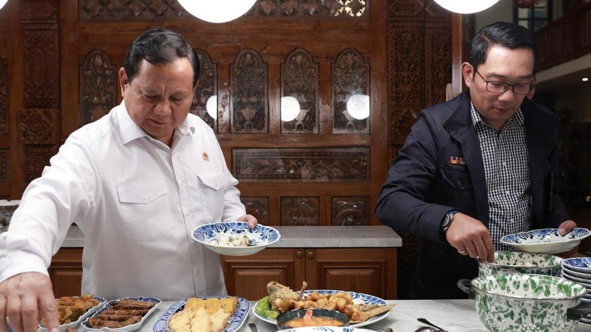 Momen Prabowo dan Ridwan Kamil tengah santap hidangan sampai mantan Gubernur Jawa Barat itu dibuat kagum soal adanya Tutug Oncom.