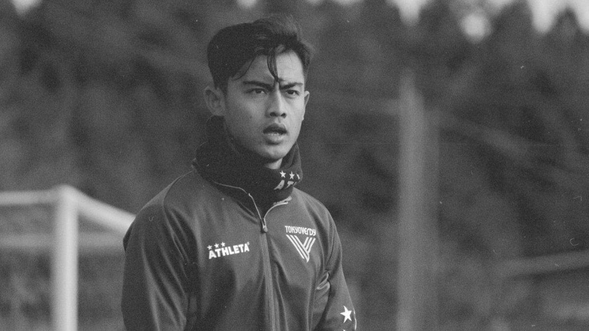 Potret bek kiri Timnas Indonesia, Pratama Arhan saat berlatih bersama klubnya, Tokyo Verdy.