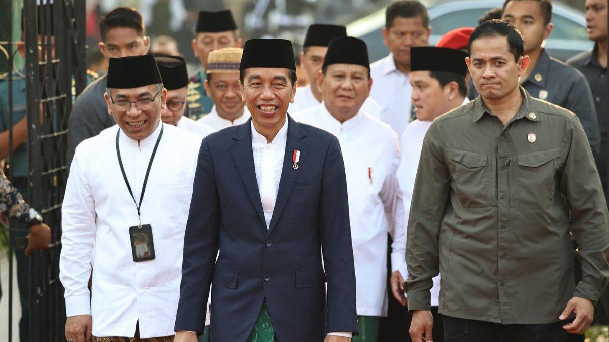 Momen ketika Prabowo bersama Presiden Jokowi dalam acara Pengukuhan PP Pagar Nusa Masa Khidmat 2023-2028.