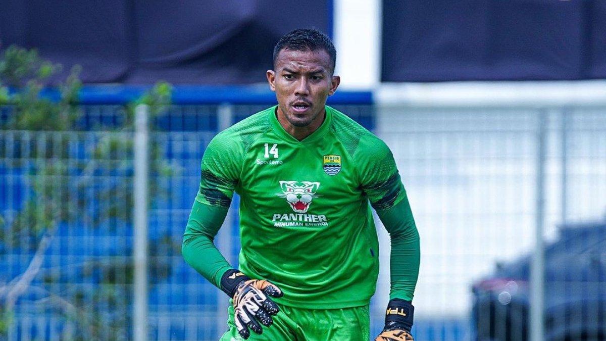 Aksi Teja Paku Alam ketika menjalani latihan bersama Persib Bandung pada 22 November 2023.