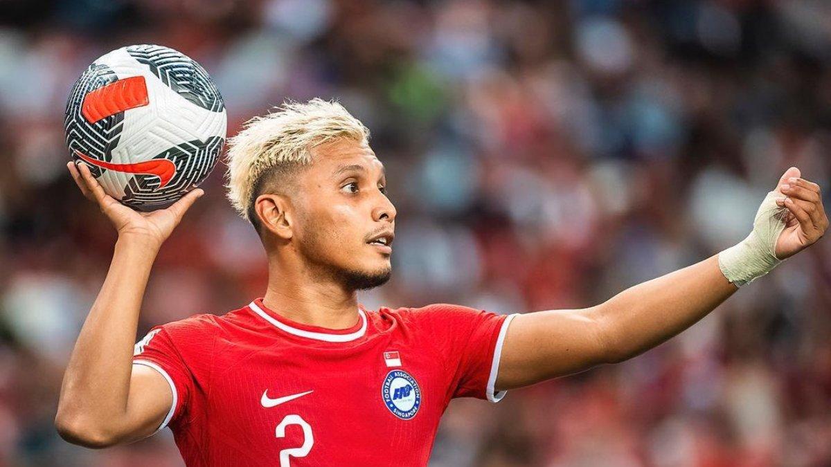 Aksi Zulqarnaen Suzliman saat membela Timnas Singapura pada 14 Oktober 2023.