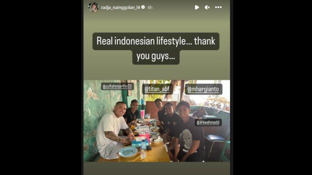 Potret Radja Nainggolan yang makan siang di sebuah warung bersama beberapa pemain Bhayangkara FC, Senin 8 Januari 2024.