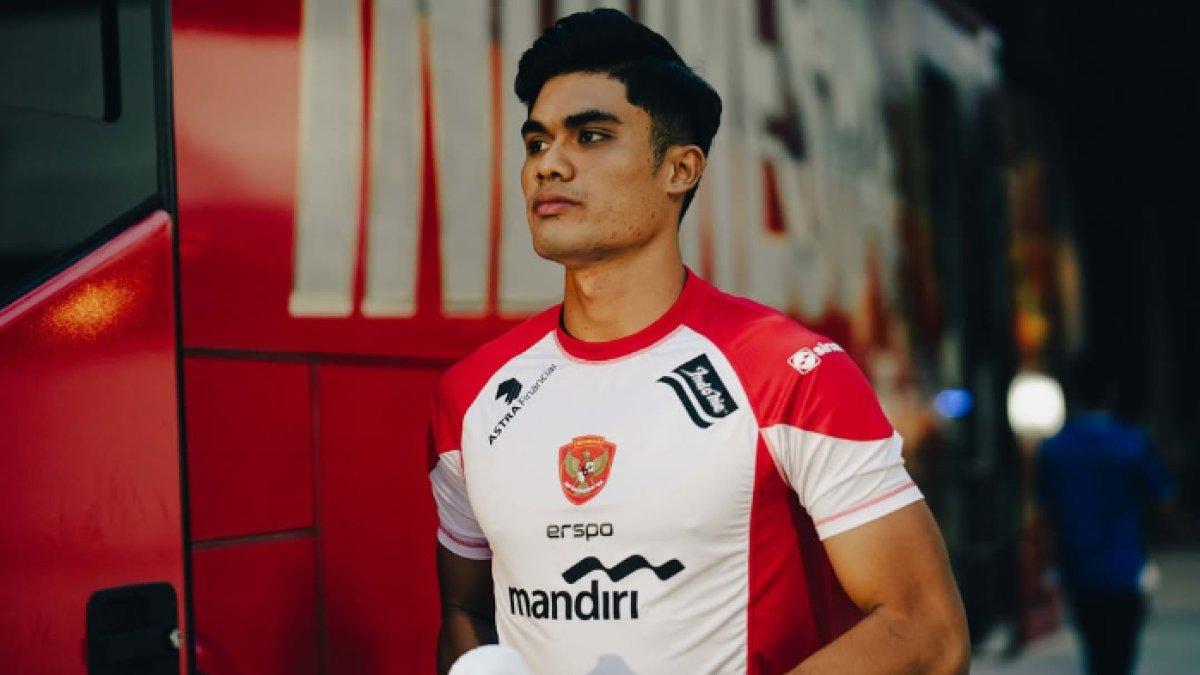 RUMOR TRANSFER PERSIS SOLO - Potret bomber Persis Solo, Ramadhan Sananta saat mengenakan jersey training Timnas Indonesia.