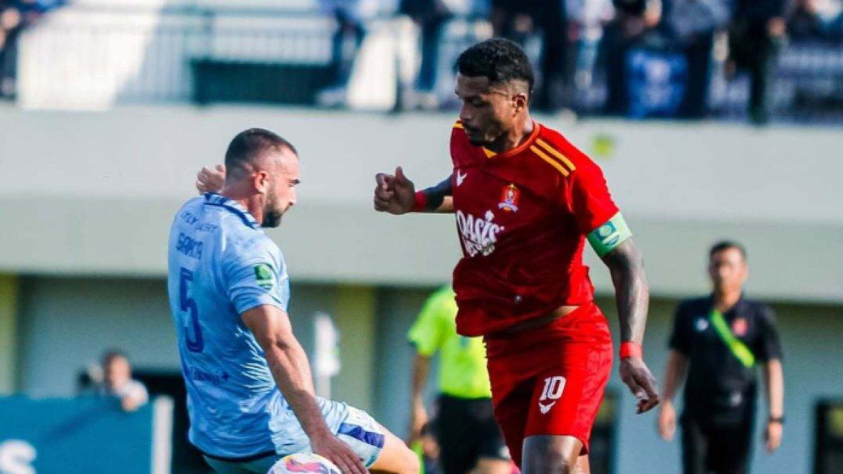 PERSELA LAMONGAN VS PERSIJAP JEPARA - Momen gol Rosalvo dalam laga Persela Lamongan kontra Persijap Jepara yang berlangsung di Stadion Tuban Sport Center, Selasa (18/2/2025).