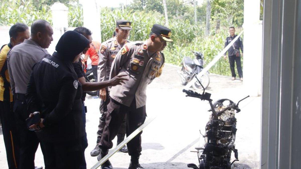 Rumah Ketua Relawan Prabowo-Gibran di Kabupaten Sumenep, Jawa Timur, diduga diserang orang tak dikenal (OTK) pada Senin (29/1/2024) sekitar pukul 02.30 WIB.