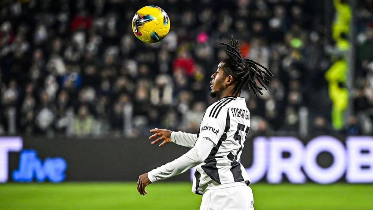 BURSA TRANSFER - Sosok Samuel Mbangula ketika mengontrol bola diudara saat berseragam Juventus.