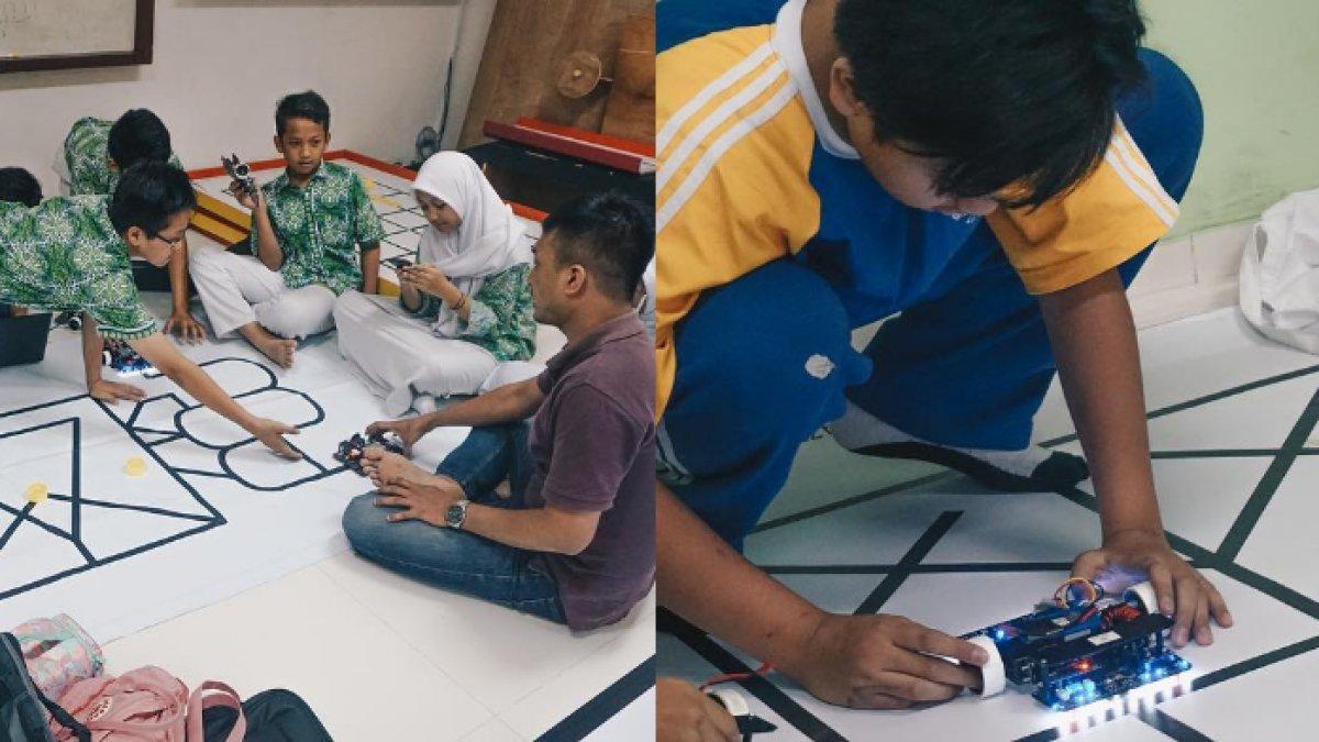 Kegiatan siswa SMP Islam Al Azhar 13 Surabaya saat ekstrakurikuler robotik.