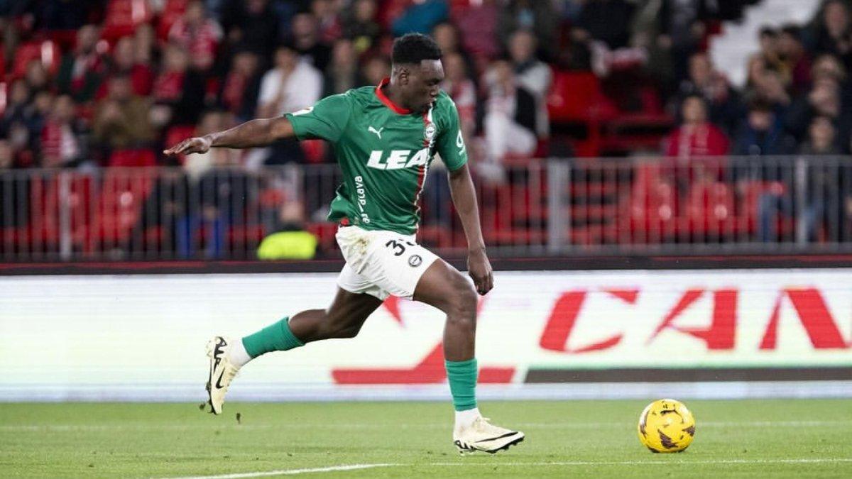 Potret striker muda Athletico Madrid yang dipinjamkan ke Alaves, Samu Omorodion.