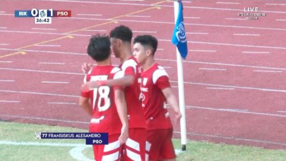 AKSI LAGA PSBS BIAK VS PERSIS SOLO - Potret selebrasi Sandro seusai bawa Persis Solo unggul atas tuan rumah PSBS Biak di Stadion Lukas Enembe, Sentani, Jayapura, Minggu (11/5/2025).