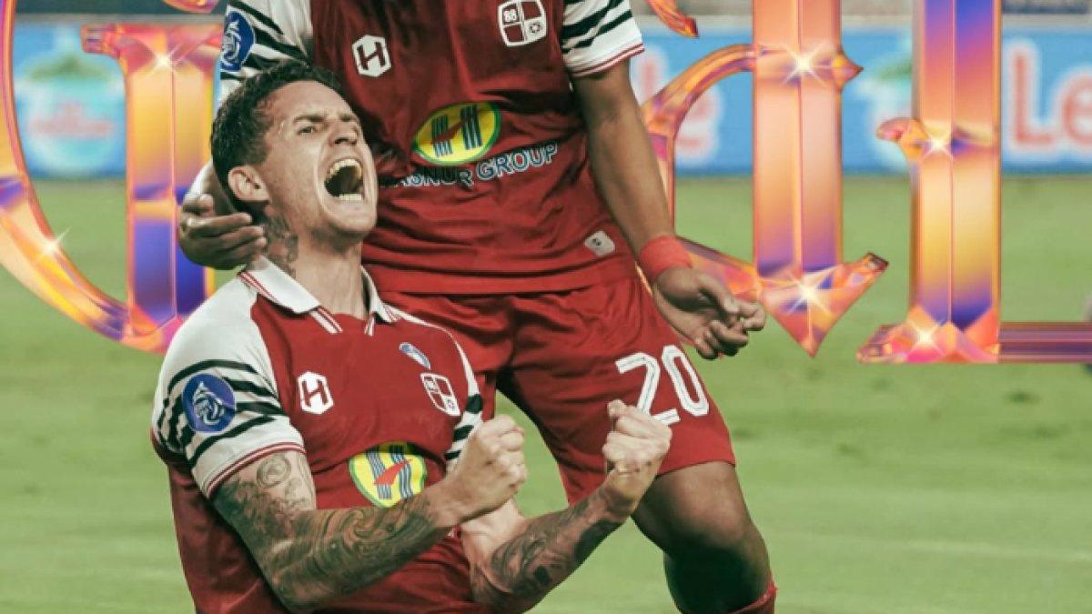 Aksi selebrasi striker Barito Putera, Jaime Moreno ketika menjebol gawang Persib Bandung di pekan ke-32 Liga 1 2024, Jumat (9/5).