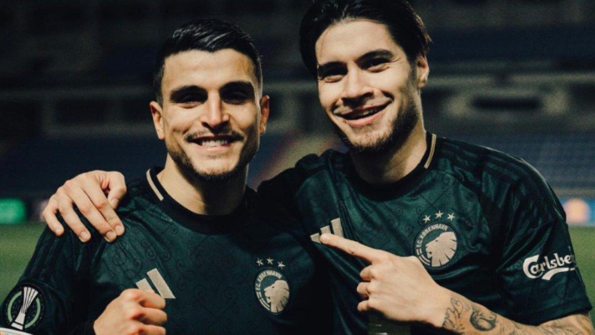 Potret selebrasi bek Timnas Indonesia Kevin Diks (kanan) saat membantu timnya menang secara dramatis di UEFA Conference League, Jumat (29/11).