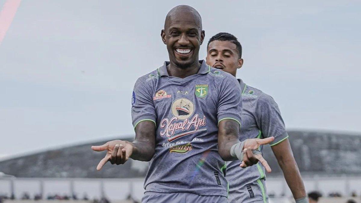 Aksi selebrasi gol dari Paulo Henrique di laga Persita Tangerang vs Persebaya Surabaya di pekan ke-25 Liga 1 2023.