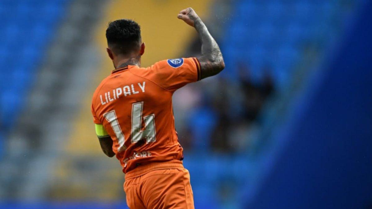 Aksi selebrasi kapten Borneo FC Stefano Lilipaly seusai mencetak gol ke gawang Arema FC di pekan ke-19 Liga 1 2024, Minggu (19/1). Terbaru Stefano Lilipaly berpotensi merusak lini pertahanan Persib Bandung.