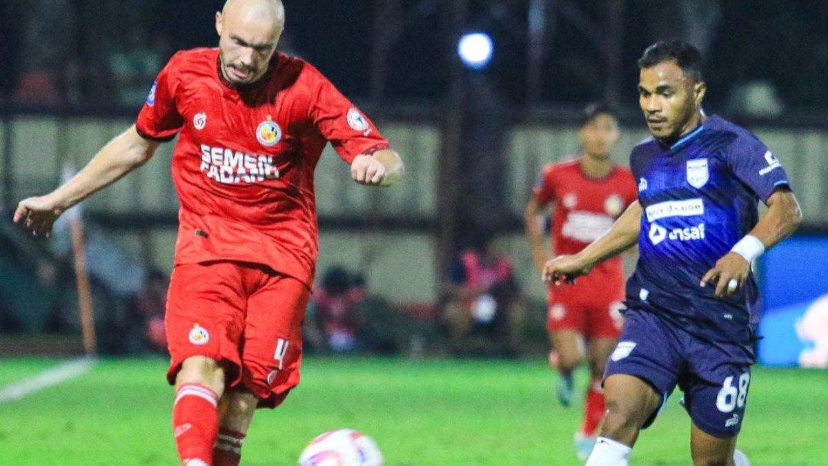 Cuplikan pertandingan antara Semen Padang melawan Borneo FC di pekan perdana Liga 1 2024, Senin (12/8). Semen Padang harus mengakui kehebatan Borneo FC dengan skor 1-3.