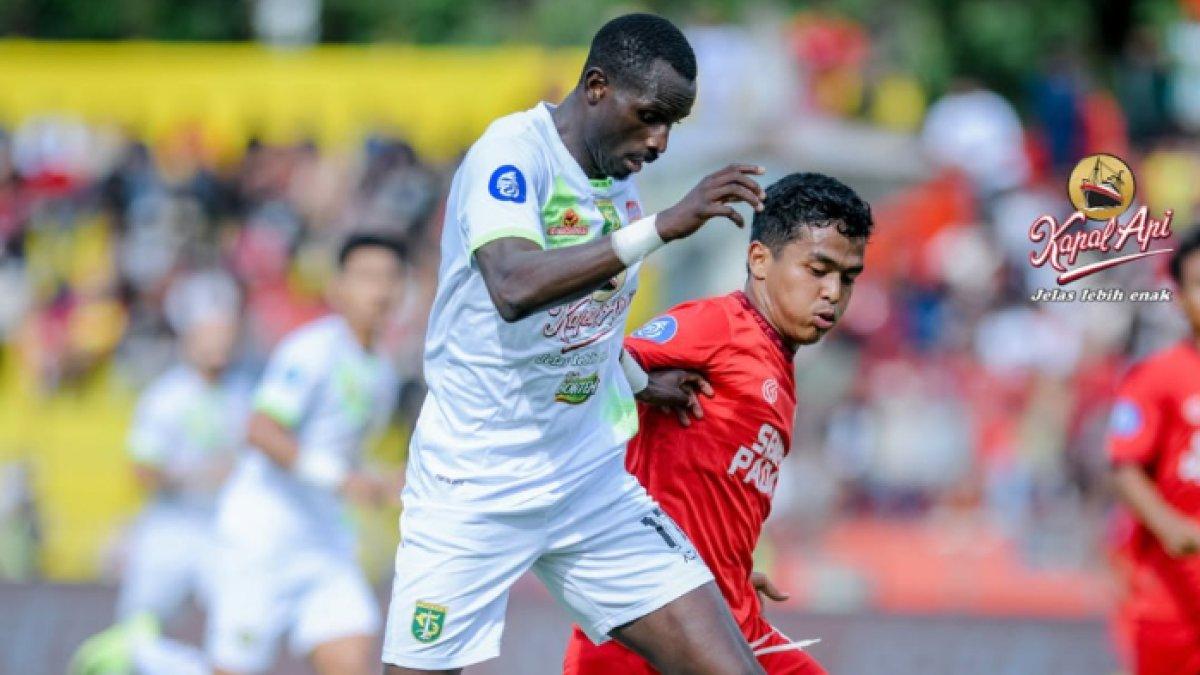 Cuplikan pertandingan Semen Padang melawan Persebaya Surabaya di pekan ke-14 Liga 1 2024, Minggu (15/12).