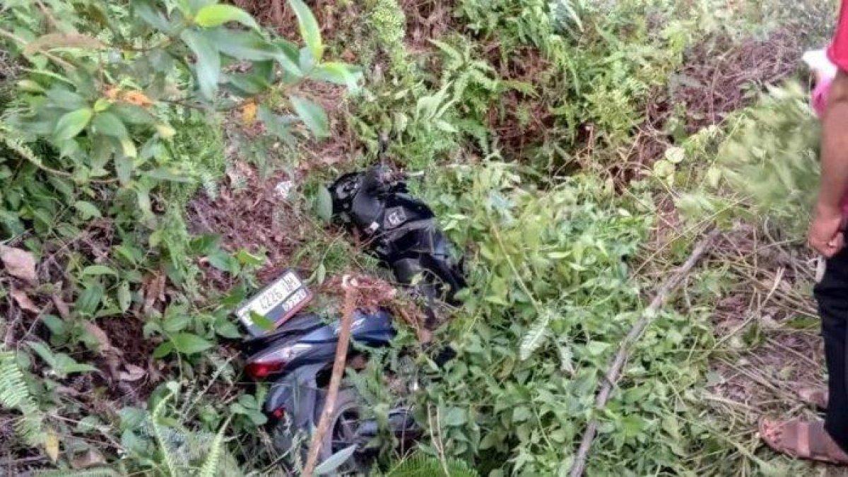 Sepeda motor yang ditemukan bersamaan penemuan jasad siswi SMK di Mesuji, Lampung. Polisi masih menunggu hasil autopsi atas penyebab kematian siswi SMK tersebut.