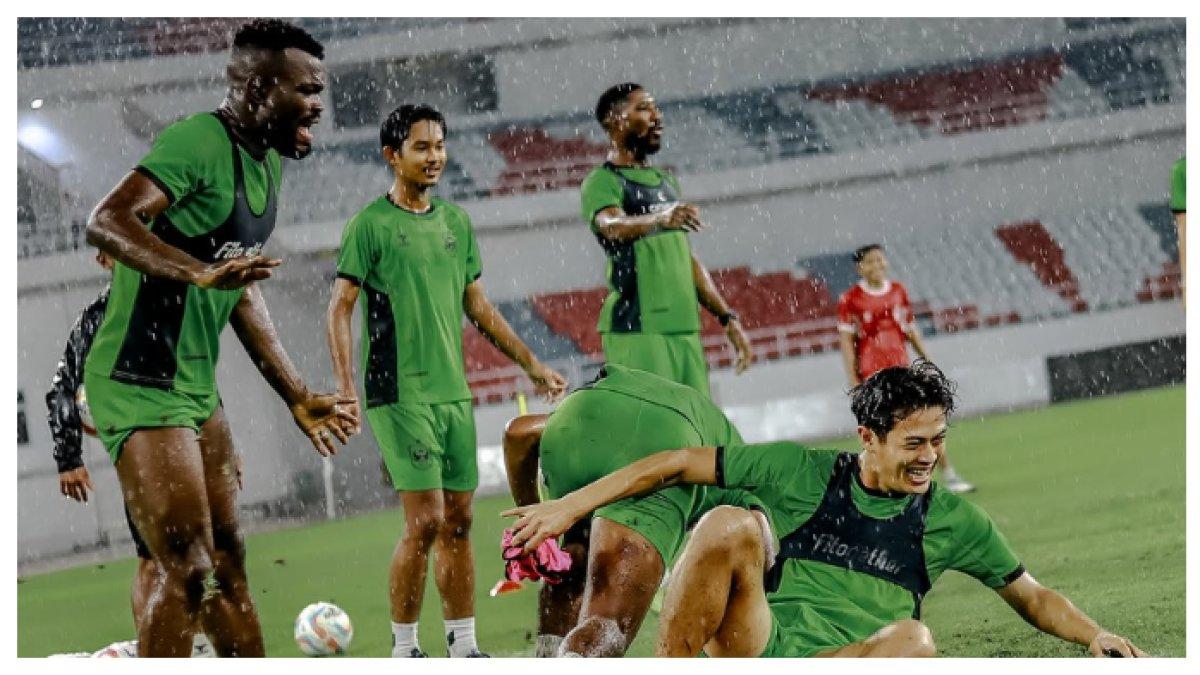 SESI LATIHAN - Potret tim PSIS Semarang saat menjalani sesi latihan pada Sabtu (15/3/2025). Terbaru Inilah profil Alfeandra Dewangga yang masuk radar Persib Bandung dan Arema FC.