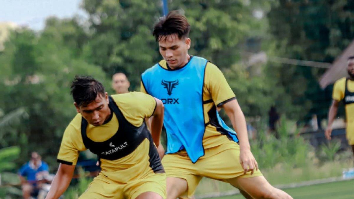 Sesi Latihan PSIS Semarang - Potret latihan PSIS Semarang jelang laga kontra Arema FC, Rabu (19/2/2025).