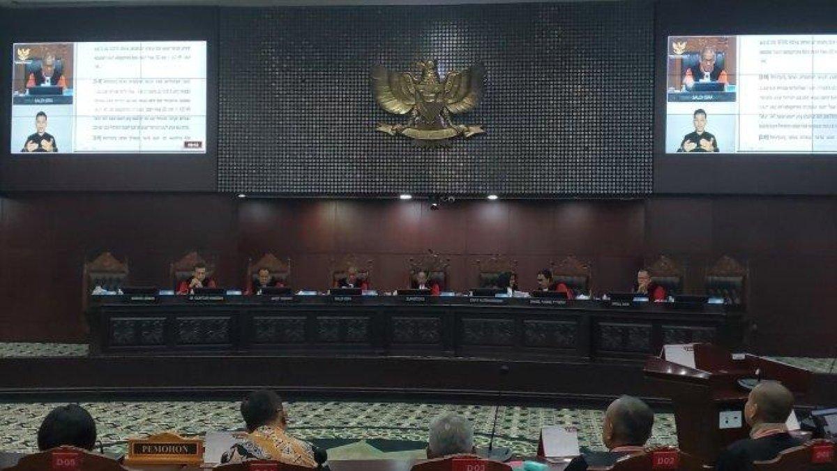 Mahkamah Konstitusi pastikan partai yang tak punya kursi di DPRD tetap bisa mengusung cagub dan cawagub di Pilkada.