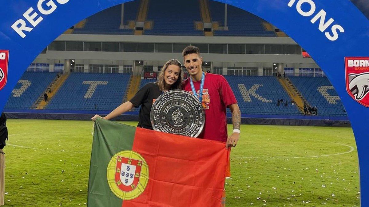Potret bek asing Borneo FC asal Portugal, Silverio Junio (kanan) saat merayakan gelar juara Reguler Series Liga 1 2023.