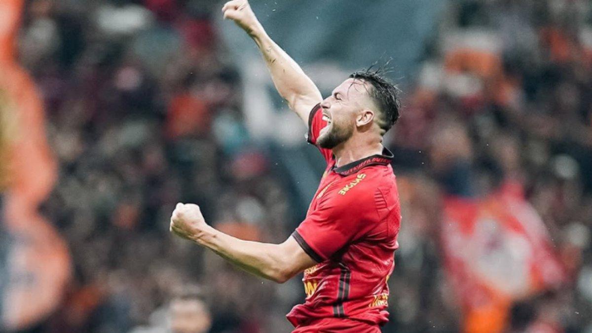 Momen selebrasi Marko Simic pada pertandingan Persija Jakarta kontra Persita Tangerang di Jakarta International Stadium, Minggu (19/1/2025). Persija Jakarta kontra Persita Tangerang, siapa yang bilang Marko Simic sudah habis? Skor 1-0, Macan Kemayoran unggul atas Pendekar Cisadane.