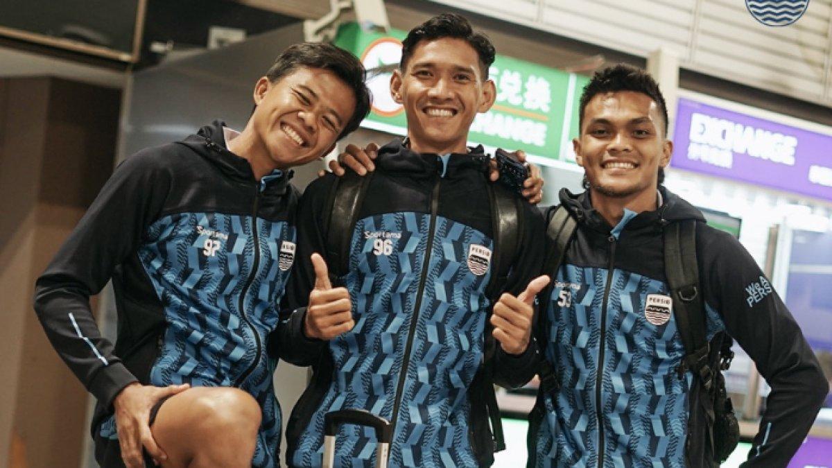 Kolase foto para pemain Persib Bandung sesaat sebelum bertolak ke Thailand untuk ajang AFC Champions League, Selasa (26/11).