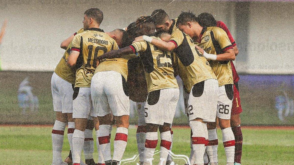 Potret skuad Persis Solo saat menyambangi markas Persita Tangerang di Indomilk Arena pada pekan ke-16 Liga 1 2023.