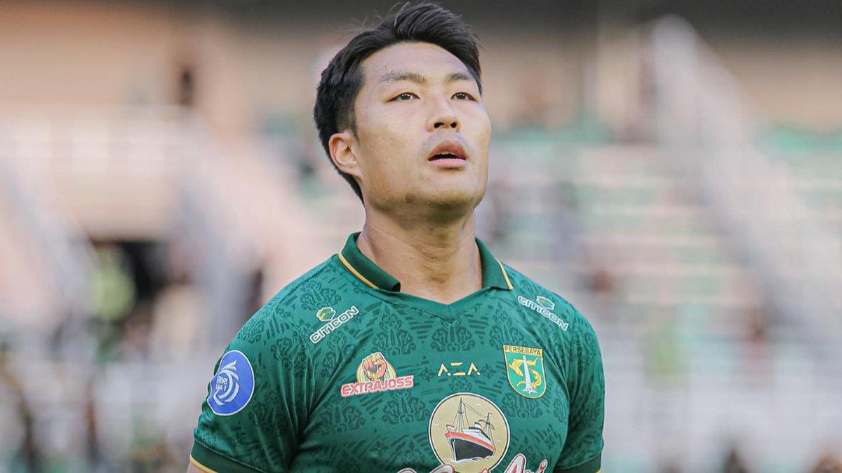 Sosok gelandang asal Singapura yang putuskan hengkang dari Persebaya Surabaya, Song Ui-young.