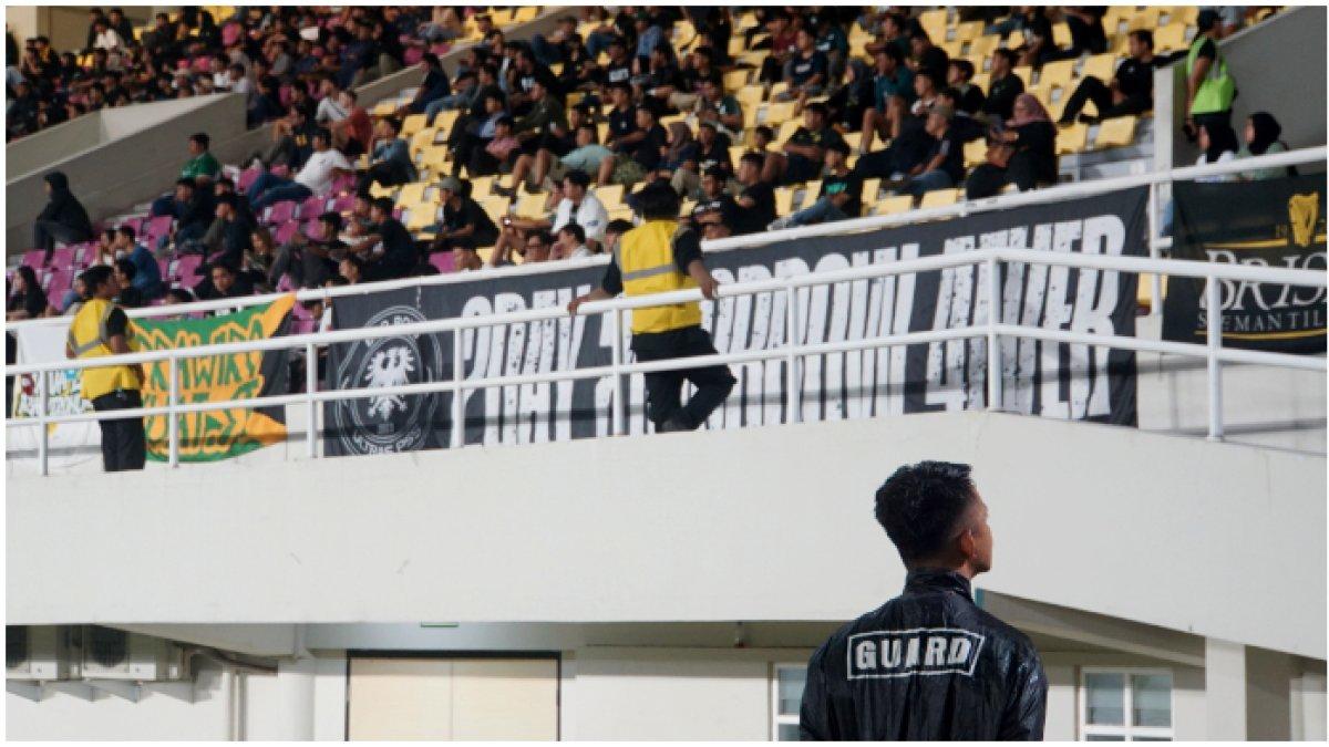 Stewad sepak bola yang berugas di laga lanjutan BRI Liga 1 2024-2025 antara PSS Sleman vs Barito Putera, pada Senin 3 Maret 2025.