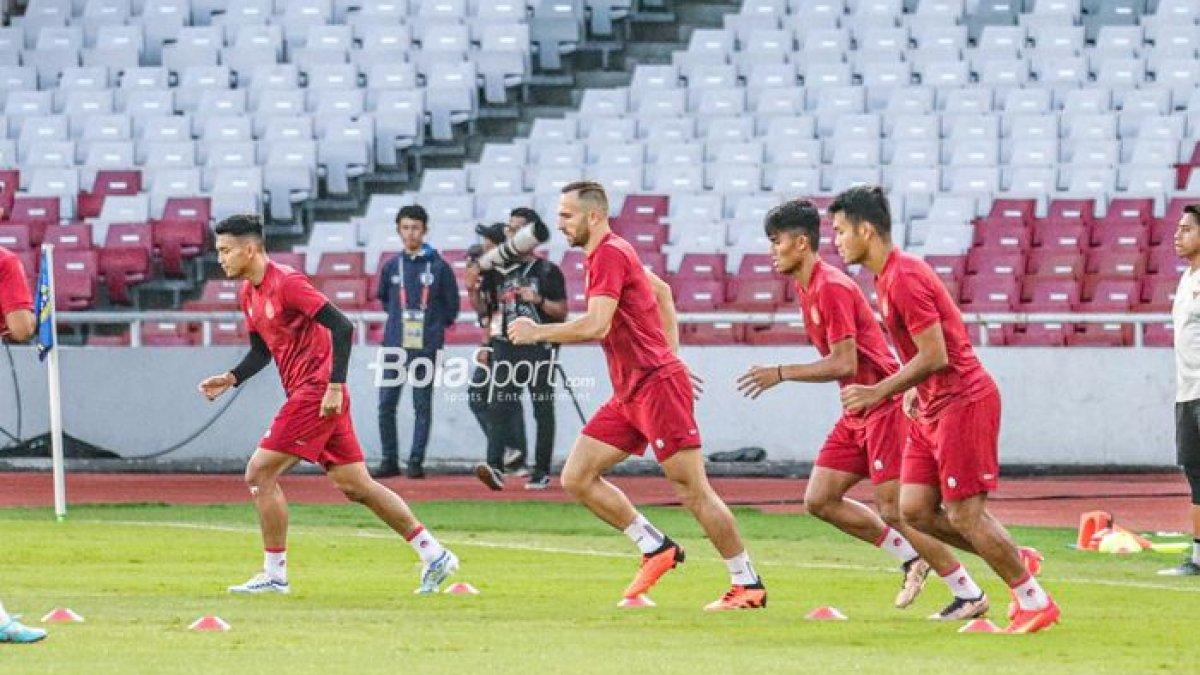 LATIHAN PERDANA - Striker Timnas Indonesia Ilija Spasojevic perkuat Bhayangkara FC.
