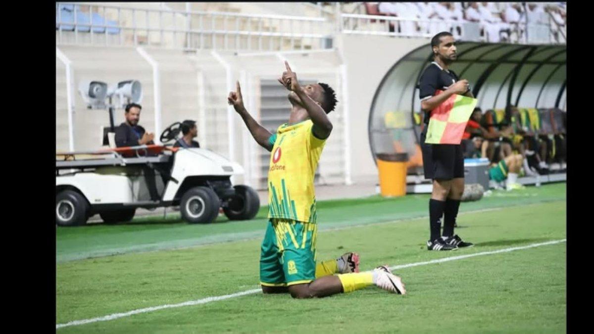 Striker asal Liberia, Abu Razard Kamara saat bermain untuk Al-Seeb di Liga Oman musim 2024/2025