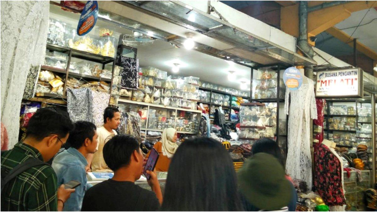 Suasana Toko Melati milik Sri Maryati di Pasar Beringharjo, Yogyakarta.