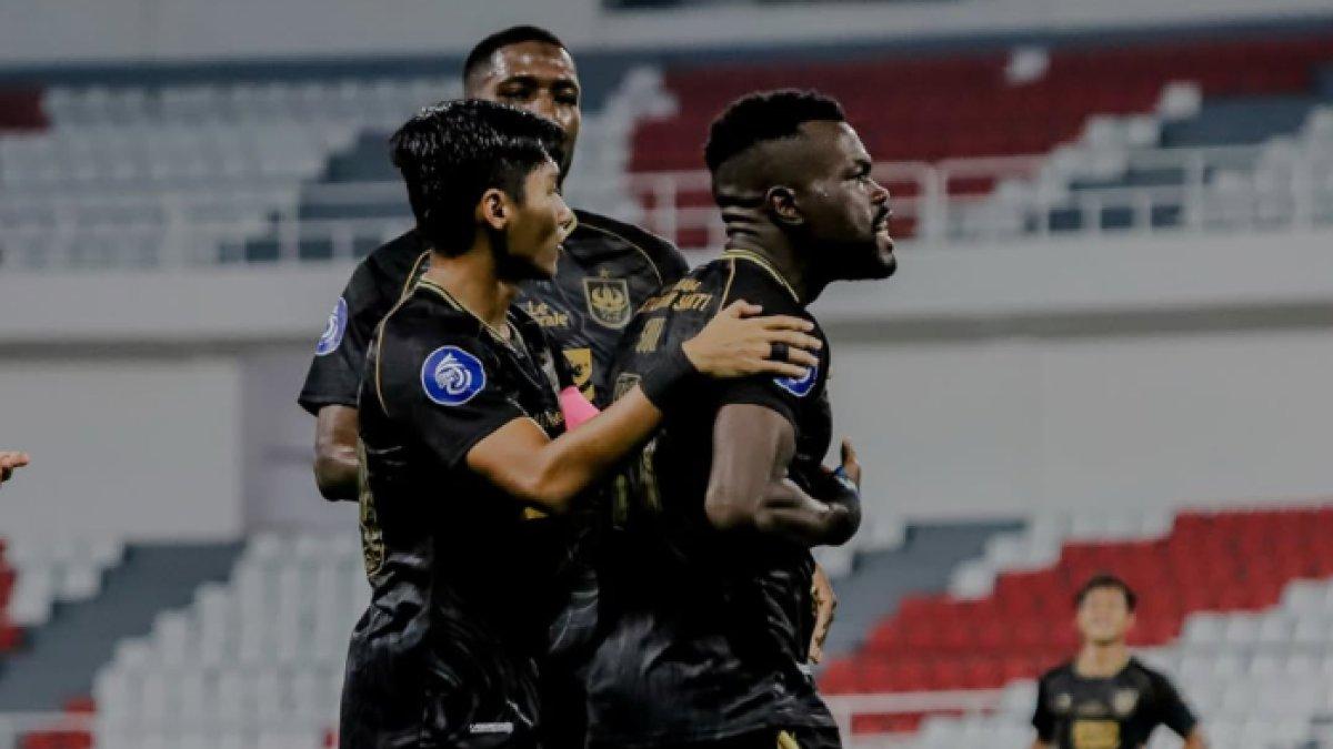 PSIS Semarang Vs Dewa United - Selebrasi gol Sudi Abdallah ke gawang Dewa United di Stadion Jatidiri, Semarang, Jawa Tengah, Senin (3/2/2025). BREAKING NEWS PSIS Semarang Vs Dewa United, hanya butuh 4 menit, Sonny Stevens dibuat mati kutu, skor 1-0.