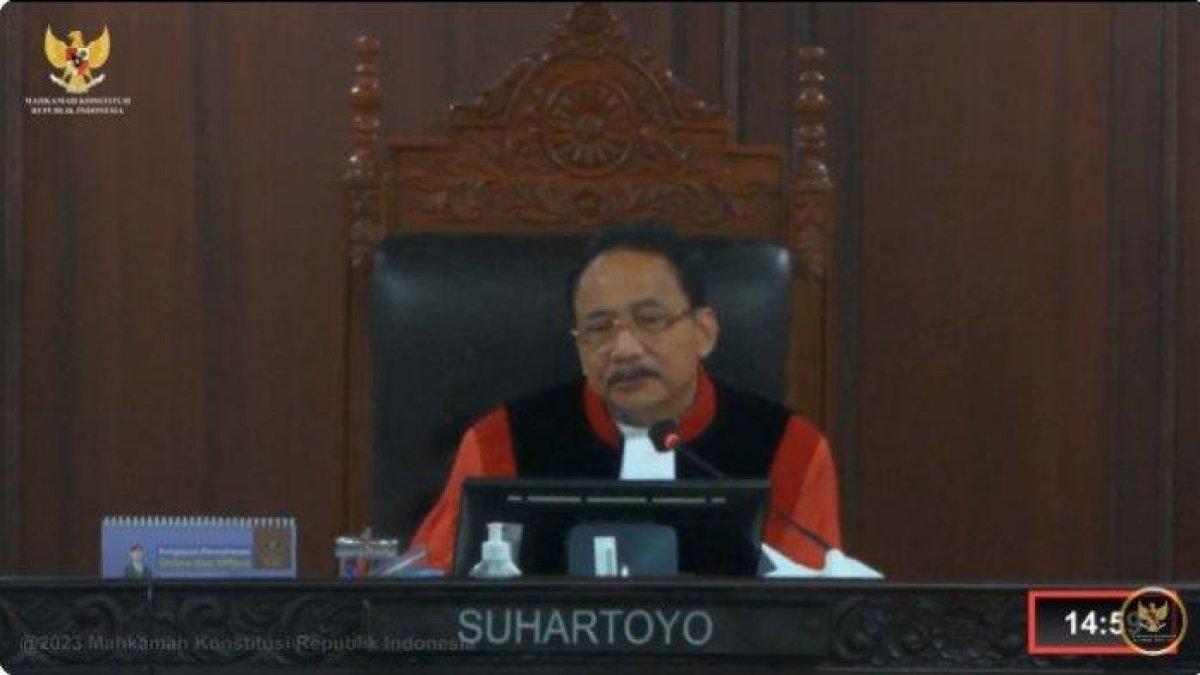 Suhartoyo yang kini resmi menjadi Ketua Mahkamah Konstitusi (MK), gantikan ipar Jokowi, Anwar Usman.