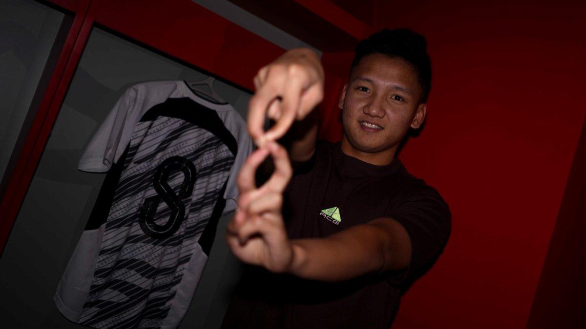 Sosok gelandang kreatif Persija Jakarta, Syahrian Abimanyu resmi diperpanjang masa baktinya jelang Liga 1 2024, Senin, 8 Juli 2024.