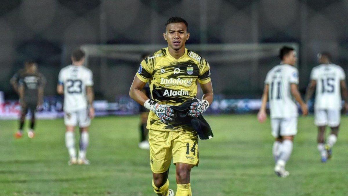 Kiper Persib Bandung, Teja Paku Alam saat masih menjadi andalan di bawah mistar Maung Bandung.