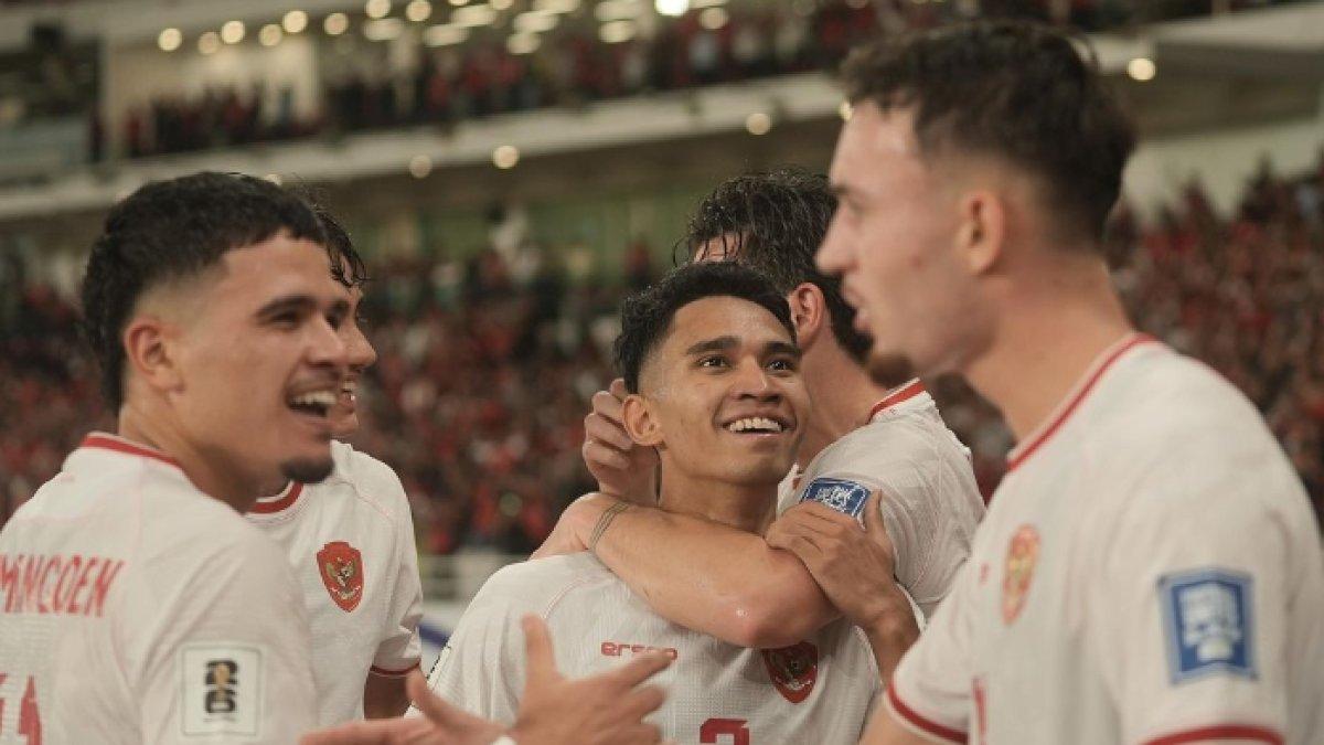 Selebrasi skuad Timnas Indonesia saat catatkan namanya di papan skor di ajang Kualifikasi Piala Dunia 2026.