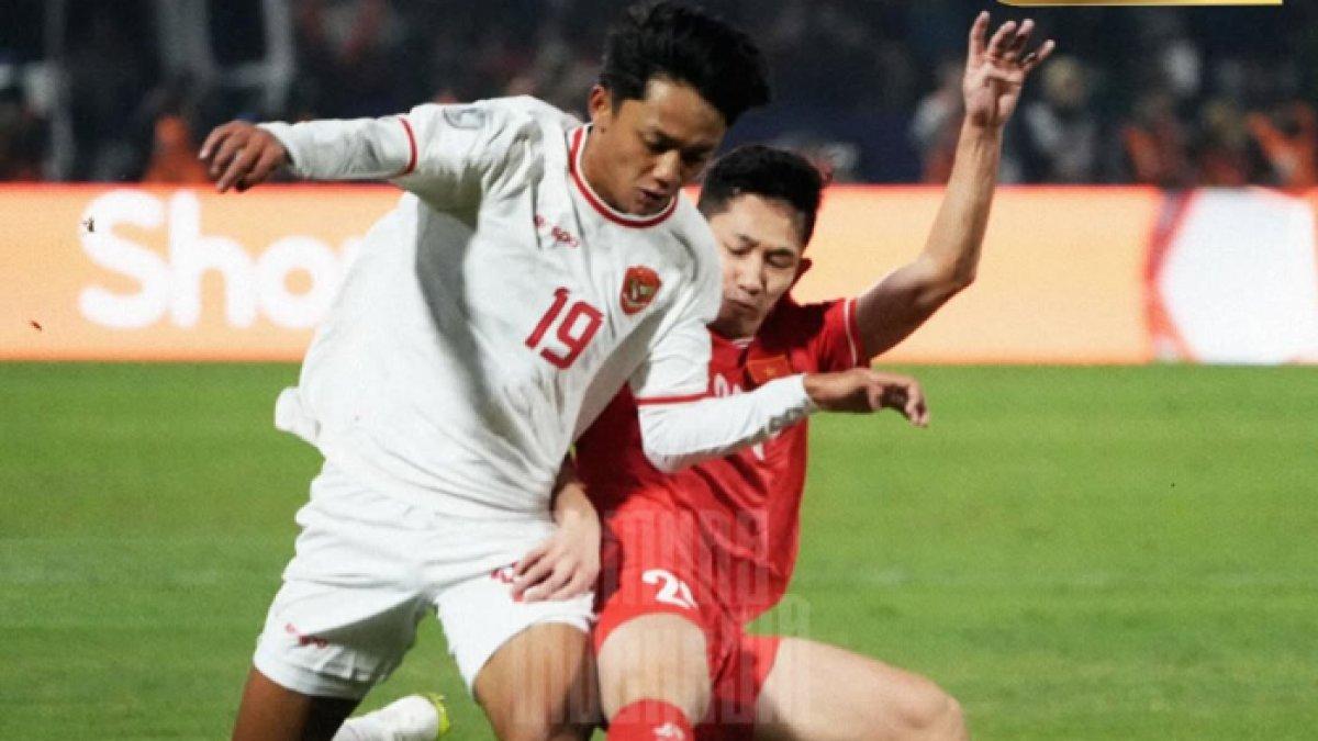 Cuplikan pertandingan Vietnam vs Timnas Indonesia saat Achmad Maulana berduel dengan pemain Golden Stars, Minggu (15/12/2024).