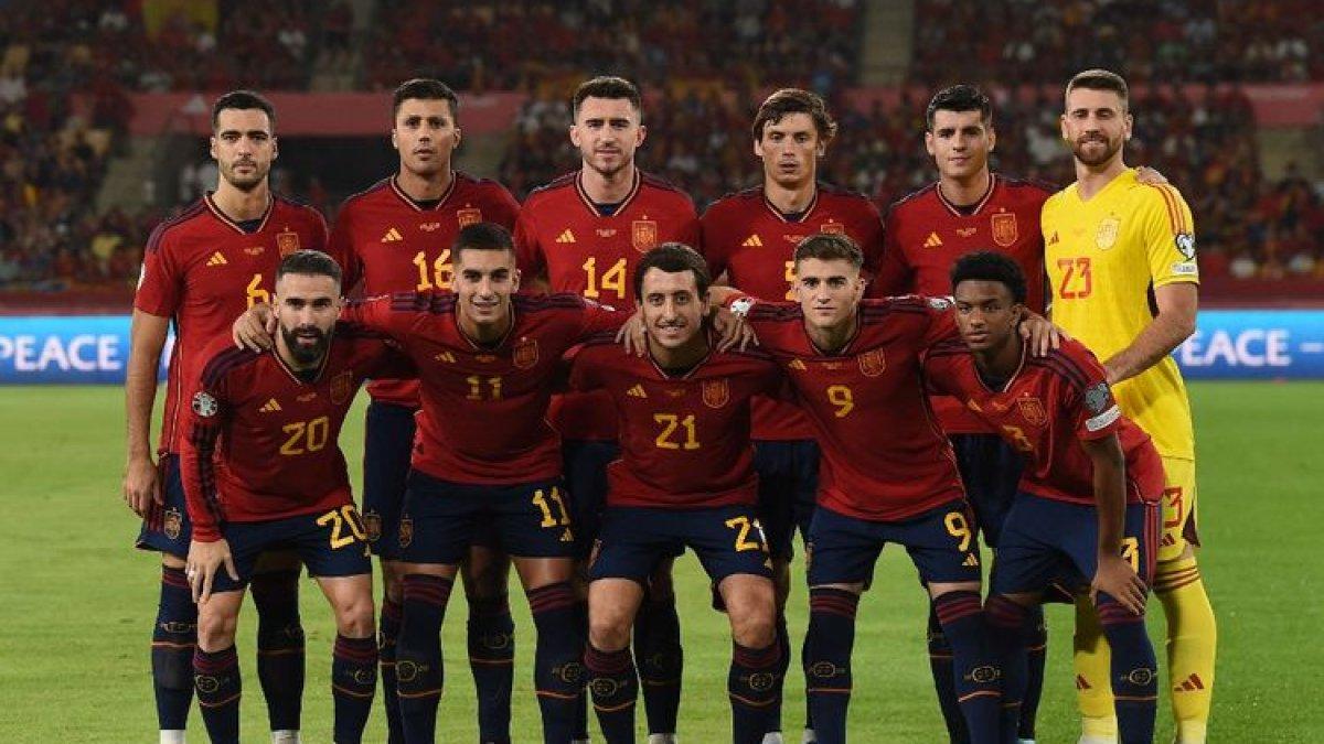 Timnas Spanyol berfoto sebelum kickoff pertandingan melawan Skotlandia pada Kualifikasi Euro 2024 di Stadion La Cartuja, 12 Oktober 2023. Terkini, Spanyol dan Skotlandia lolos ke putaran final Euro 2024 di Jerman.
