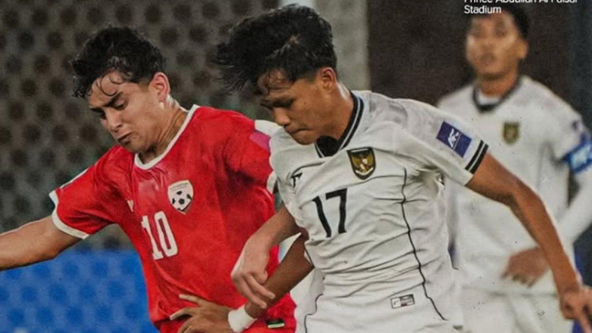AKSI LAGA TIMNAS U17 INDONESIA VS AFGHANISTAN - Cuplikan pertandingan Timnas U17 Indonesia kontra Afghanistan di Stadion di Stadion Al Faisal, Jeddah, Arab Saudi, Jumat (11/4/2025).